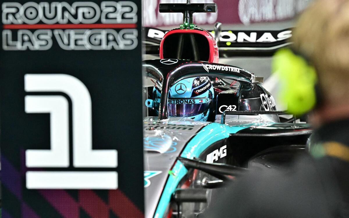 Russell conquista la pole position a Las Vegas, Sainz secondo con la Ferrari - 