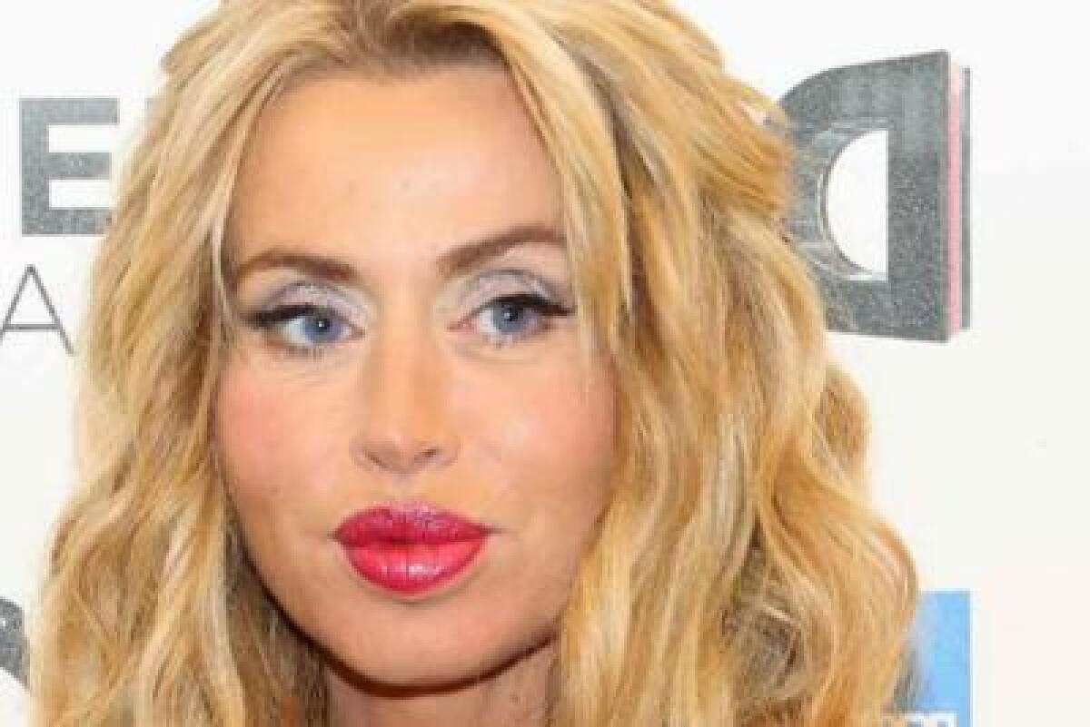 Valeria Marini aggredita sulle scale di casa: "Sono scossa ma sto bene" - 