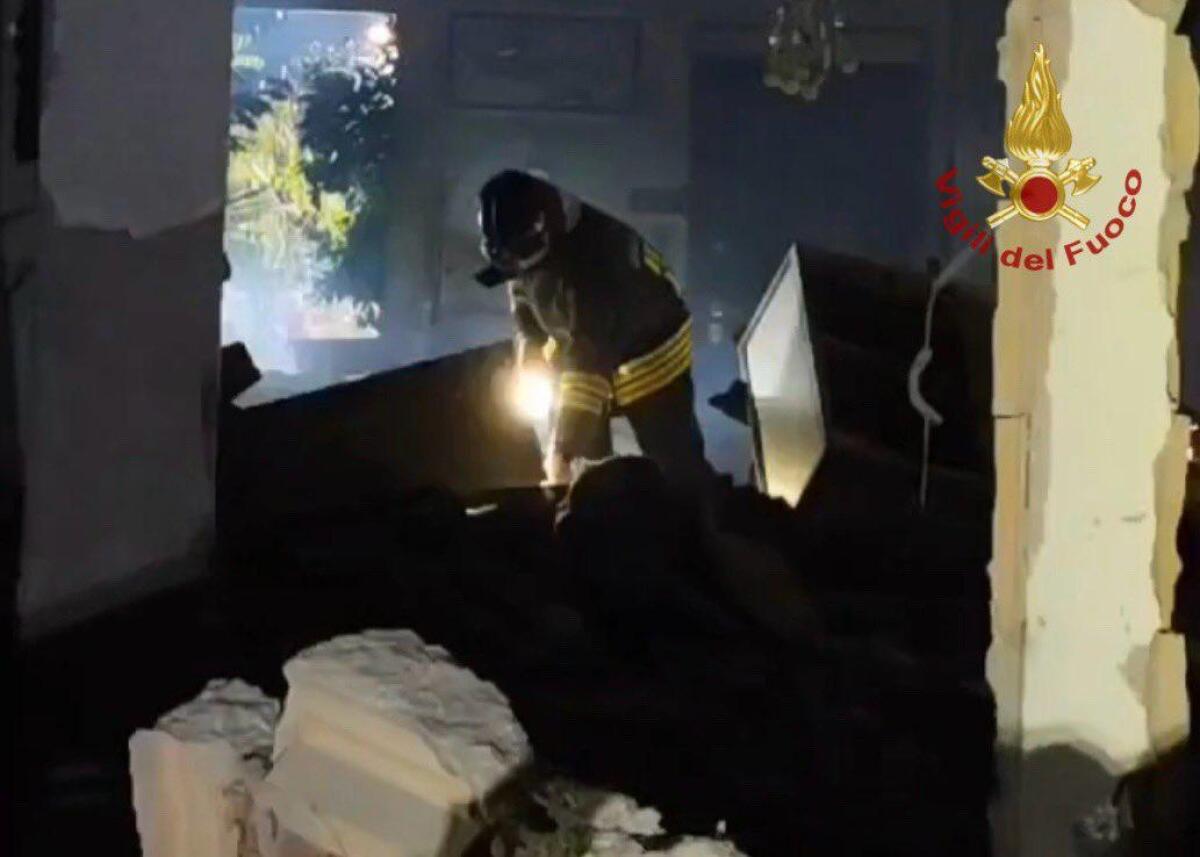 Esplosione in villetta ad Aprilia: salgono a 3 le vittime dell'incidente - 