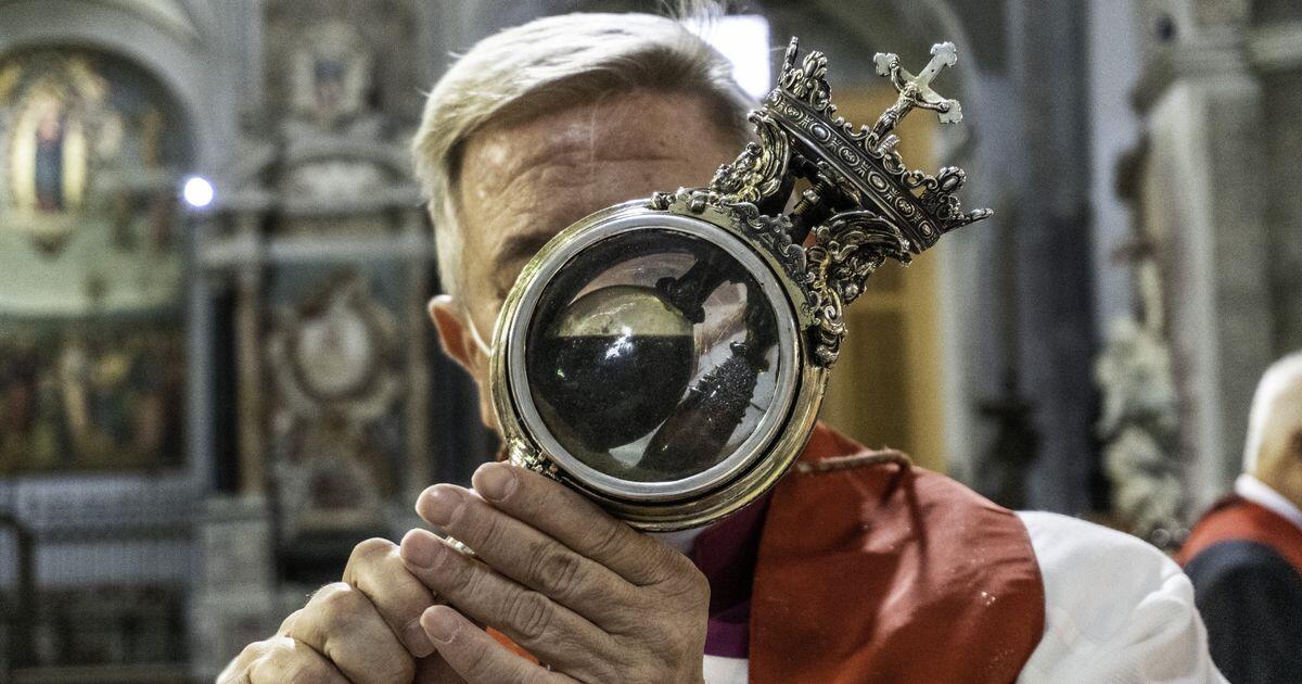 Il 'terzo miracolo' di San Gennaro diventa virale sui social - 