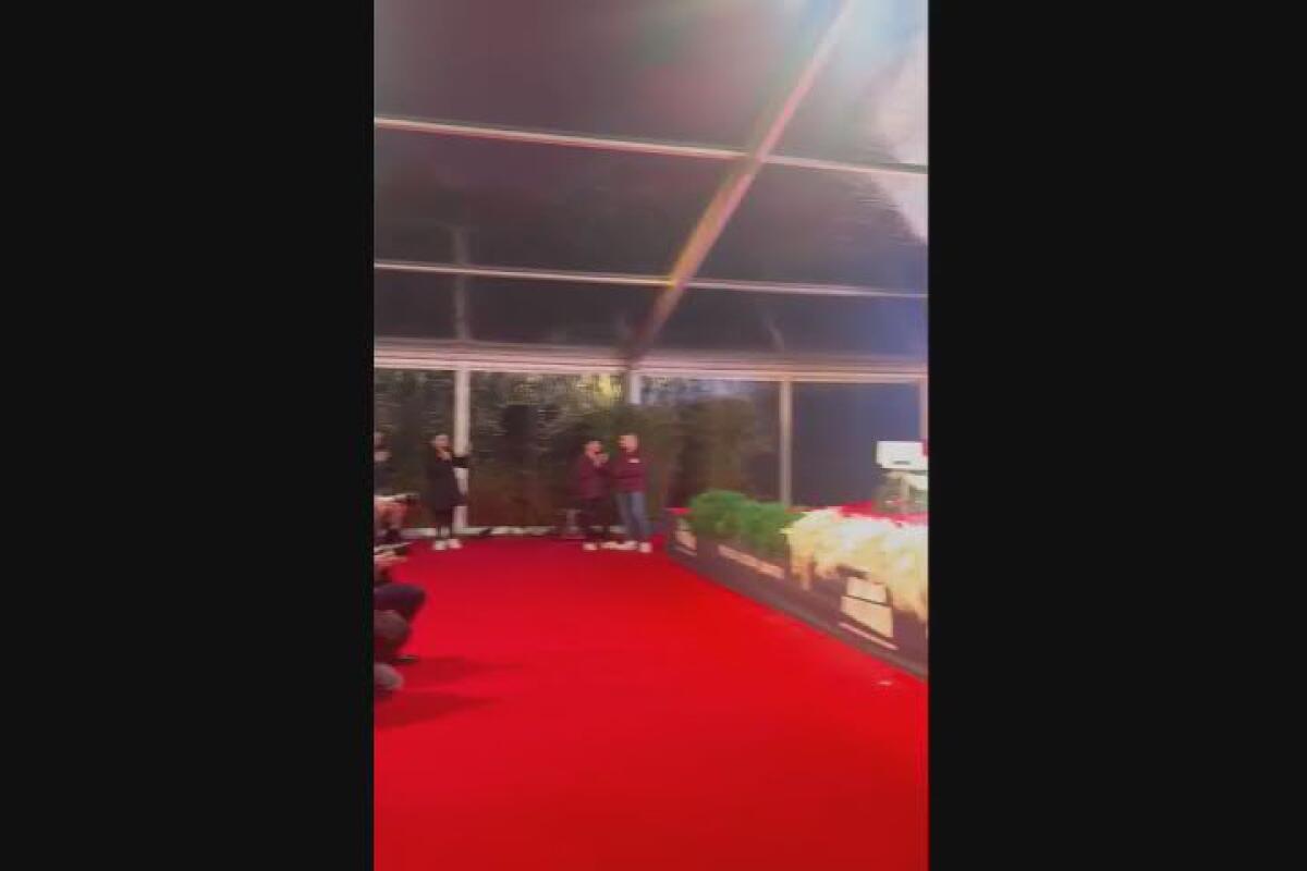 "Standing ovation per l'ex ministro Sangiuliano ad Atreju: Gennaro, Gennaro" - Video - 