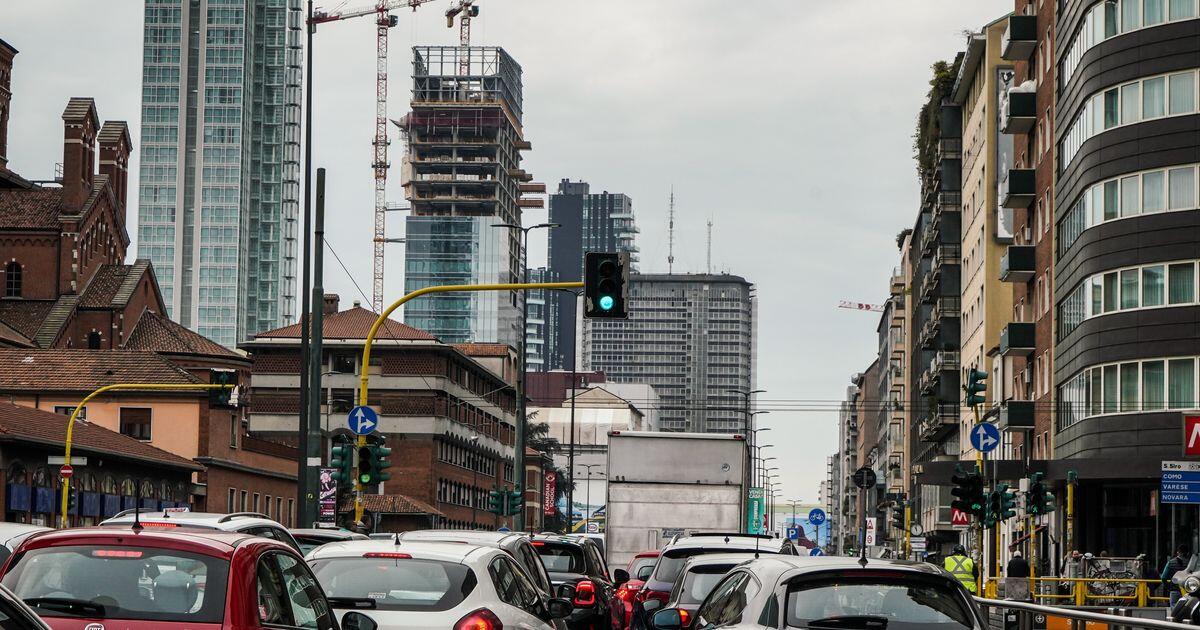 Donna investita e uccisa a Milano mentre spingeva il passeggino - 