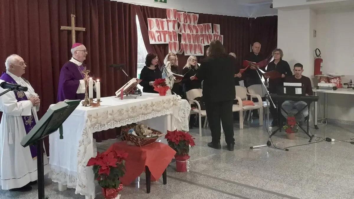 Natale al Centro Servizi Anziani di Rovigo: una Santa Messa speciale con gli auguri del Vescovo - 
