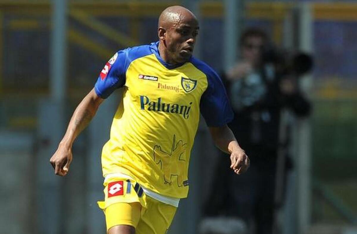 Moukoko e oltre: la controversa pratica dei calciatori di mentire sull'età, da Taribo West a Luciano - 