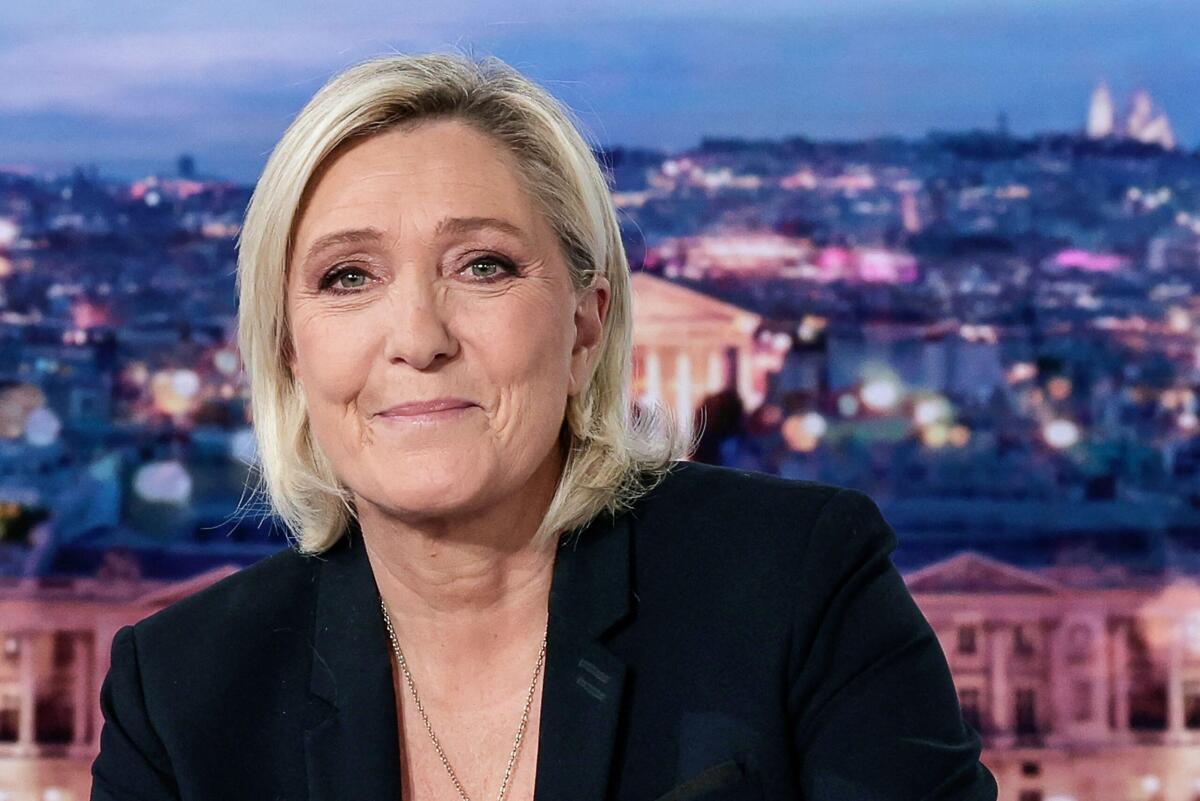Crisi governo in Francia: Le Pen minaccia di votare di nuovo la mozione di censura contro Macron - 