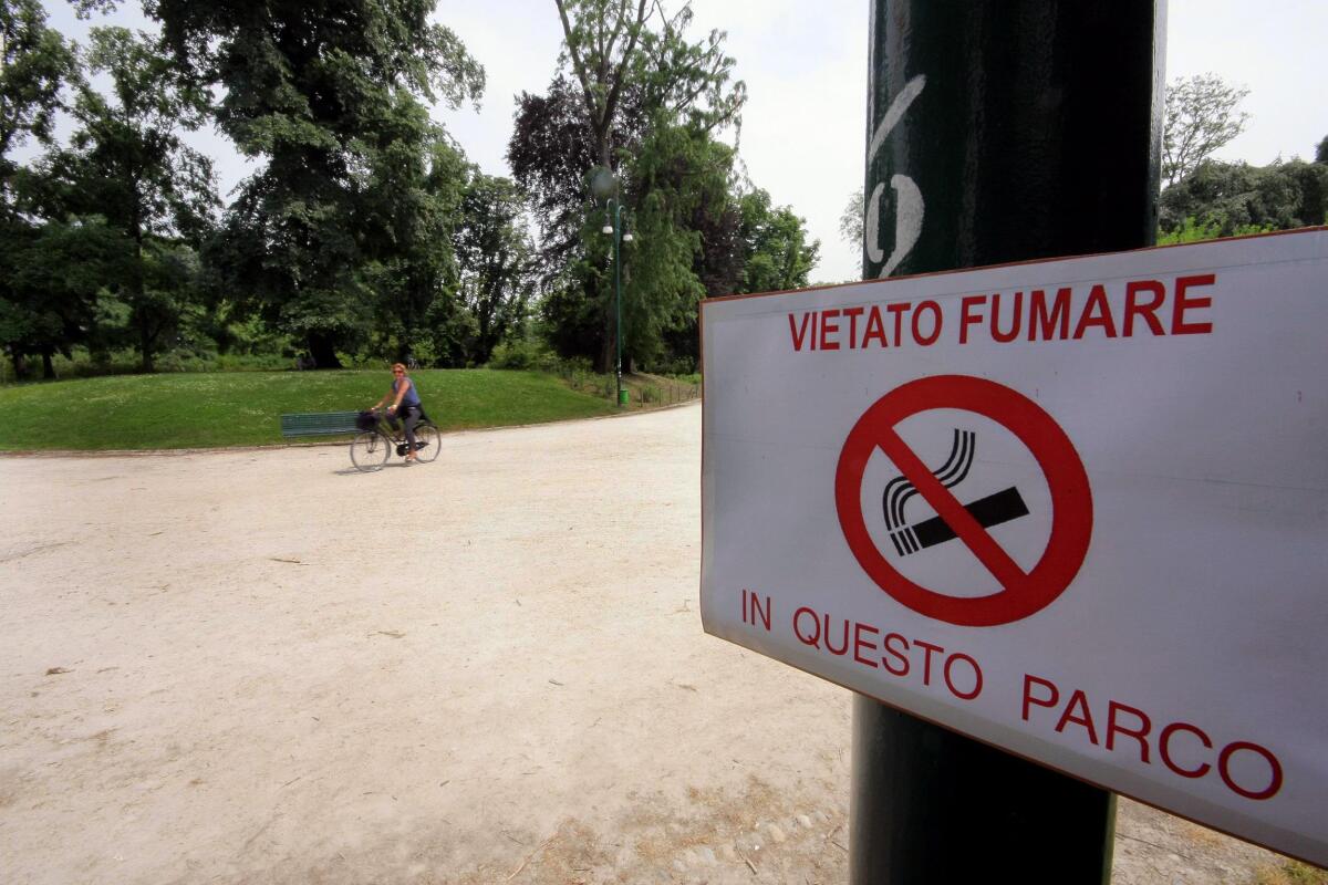 Dal 1 gennaio Milano vieta il fumo in tutte le aree pubbliche all'aperto - 