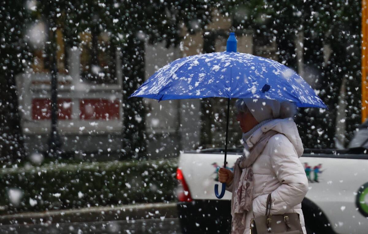 Meteo, tra poche ore in arrivo piogge e nevicate a Nordest: le zone a rischio entro sera - 