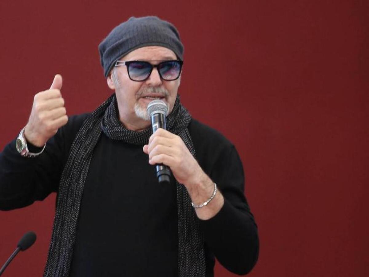 Vasco Rossi: "Se fumate canna potete essere arrestati anche dopo una settimana" - Il nuovo codice della strada - 