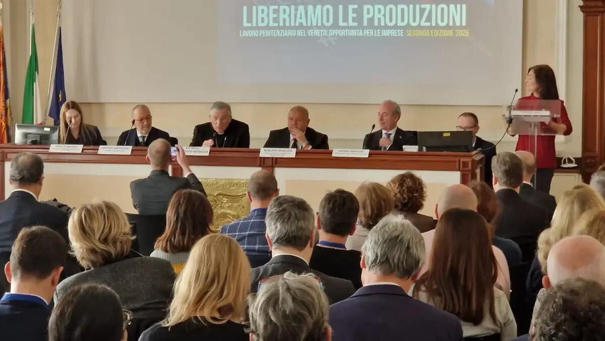 Lavoro in carcere e reinserimento dei detenuti raccontati a Venezia in un volume fotografico -