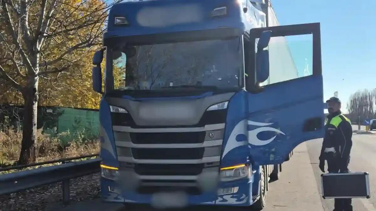 Controlli a tappeto sui trasporti internazionali: 6 patenti ritirate, multe per 14mila euro - 