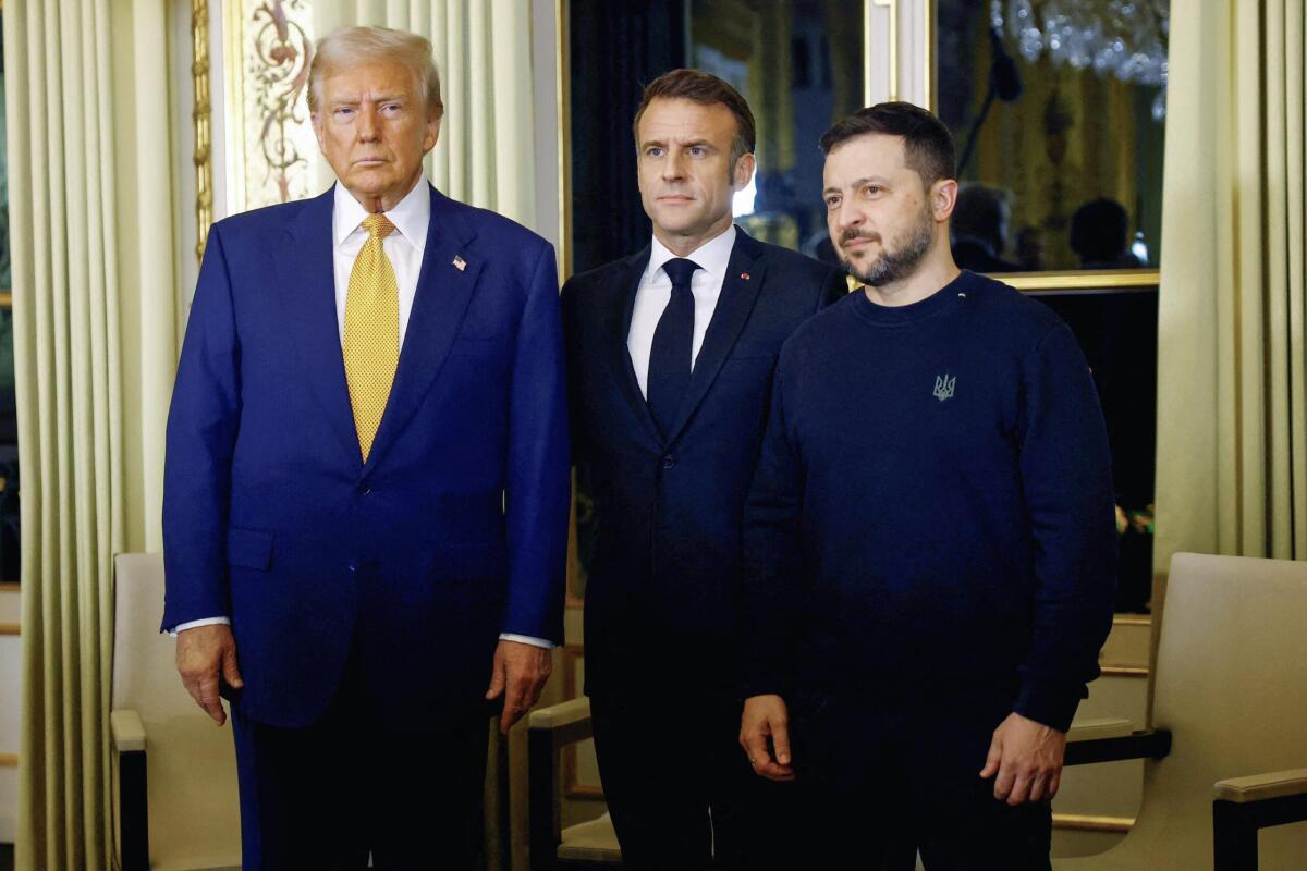 Ucraina: Trump, Zelensky e Macron uniti per la pace - 