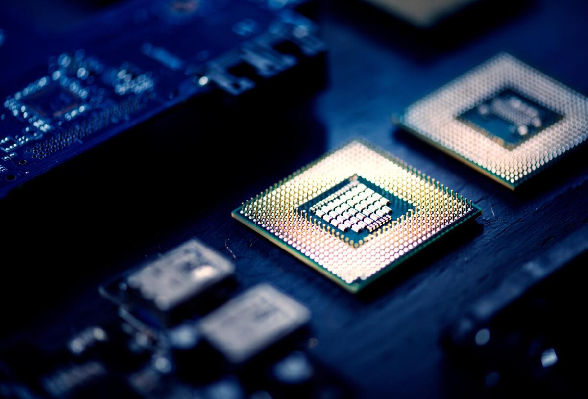 Nuova stretta sull'export di chip: Pechino denuncia "abuso di controllo" - 