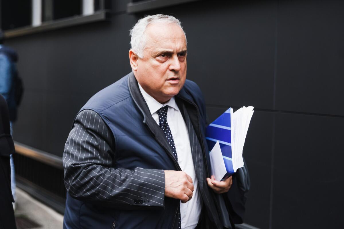 Ambasciatore italiano protesta per insulto di "mafioso" a Lotito da parte di un sito olandese - 