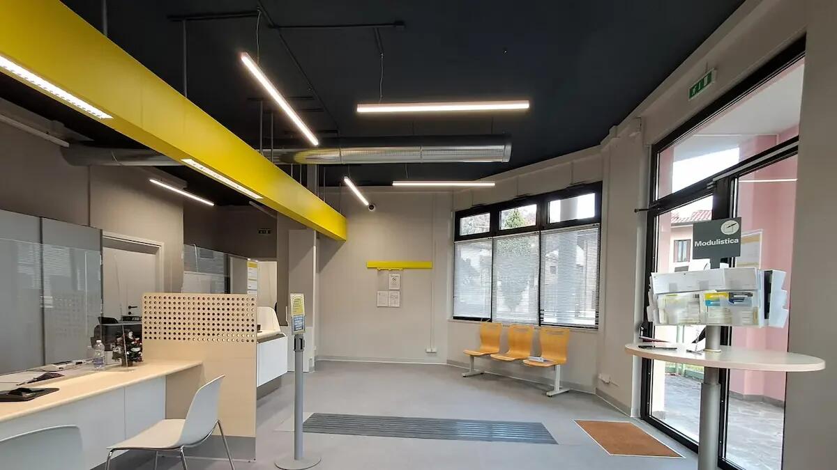 Riapre l'ufficio postale di Fanna dopo la ristrutturazione con nuovi servizi digitali -