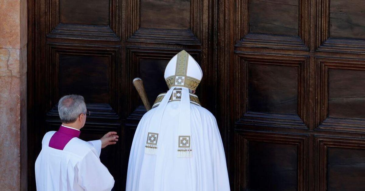 Storia della misteriosa Porta Santa che appare all'improvviso - 