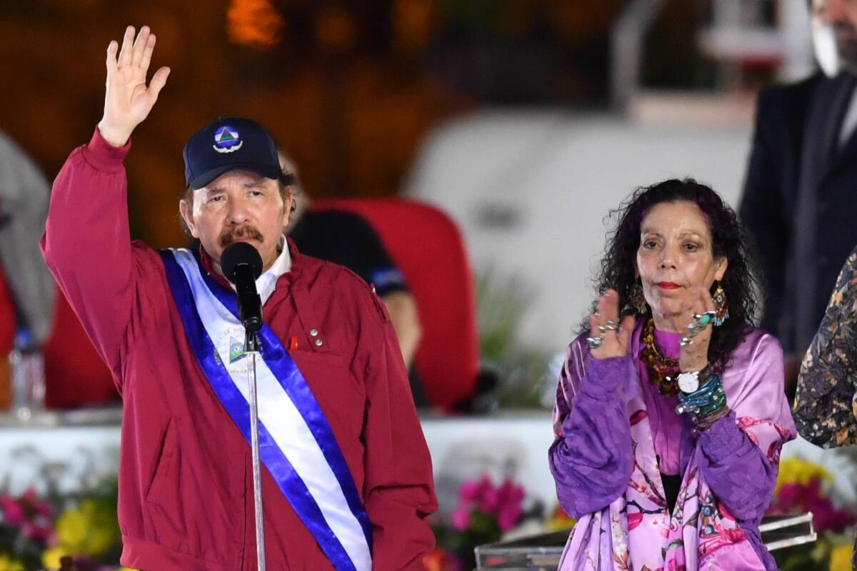 Nicaragua, giudice argentino emette mandato di arresto per il presidente Ortega e sua moglie Rosario Murillo - 
