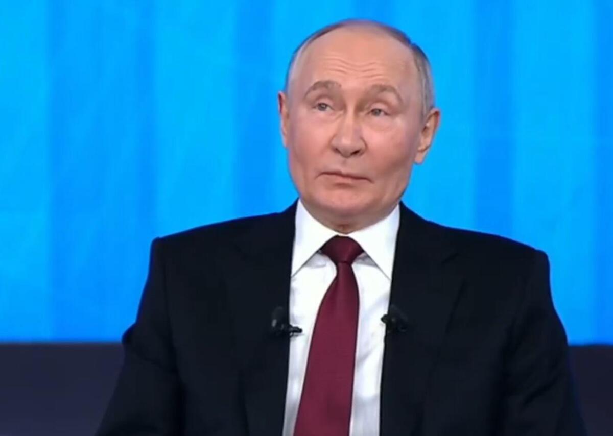 Putin, giornalista mette alla prova lo zar: "Dimostri la sua debolezza" - Video - 