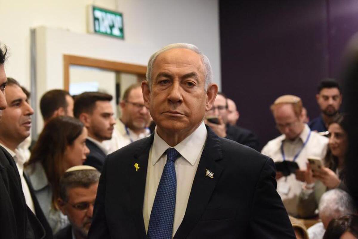 Israele: Netanyahu esce dall'ospedale contro il parere dei medici per recarsi in Parlamento - 