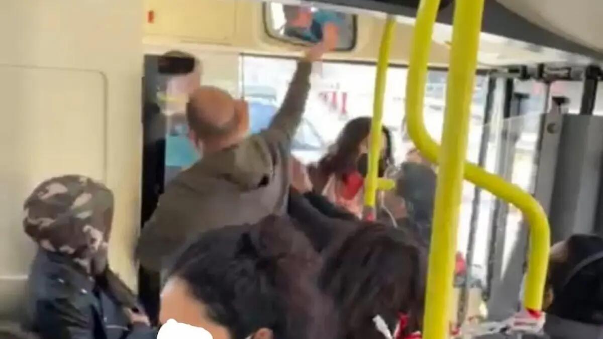 Nuovo episodio di violenza su un bus: donna aggredita mentre controlla il biglietto - 