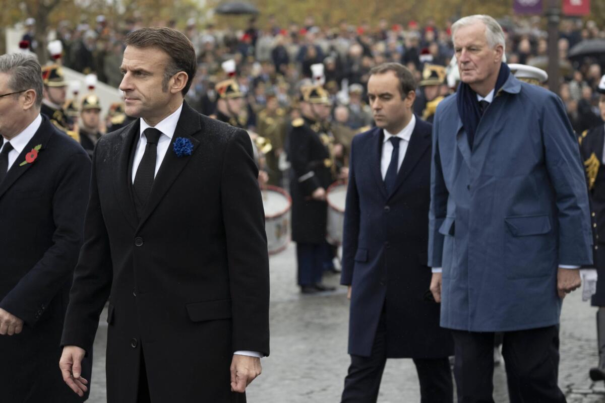 Francia in tumulto: caduto il governo Barnier, Macron prende la parola - 