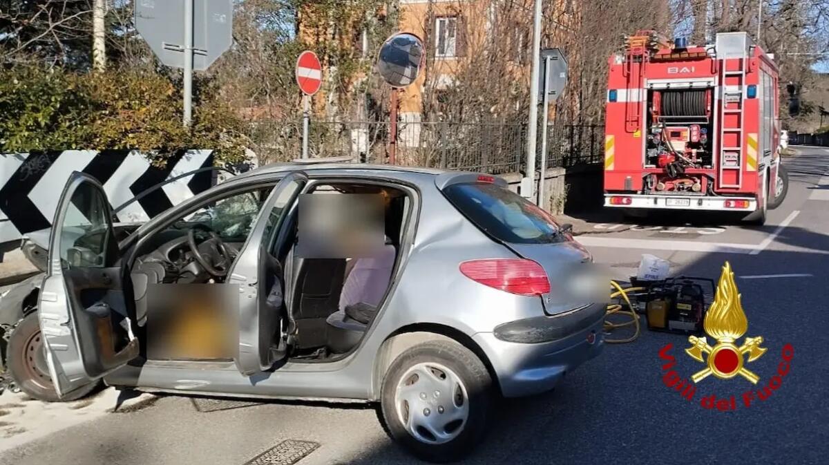 Piomba con l'auto dritto contro un muro: 85enne morto sul colpo - 