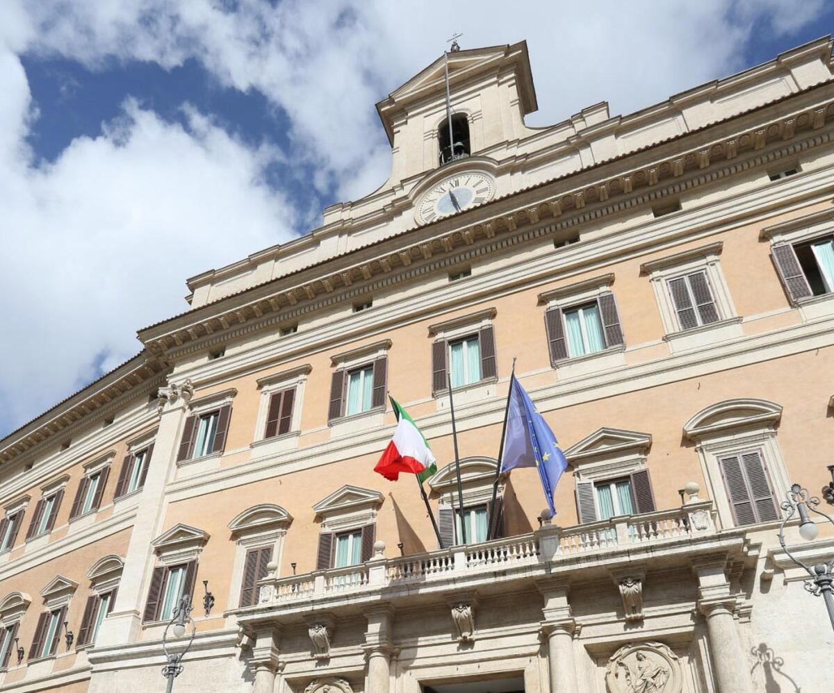Aumento stipendi ministri non eletti: la polemica continua. Valditara rinuncia al bonus - 