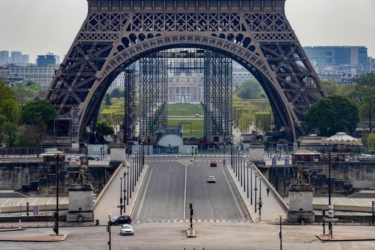 Torre Eiffel evacuata a causa di un cortocircuito all'ascensore - 