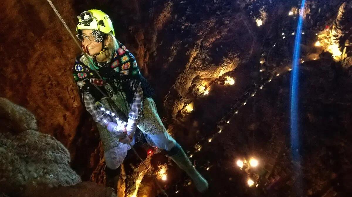Arriva la Befana ed è pronta a calarsi nella Grotta Gigante: l'evento imperdibile a Trieste - 