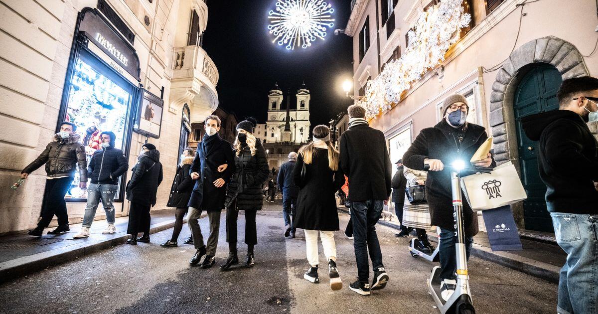 Il Papa critica lo shopping sfrenato a Roma: "Consumismo in eccesso" - 