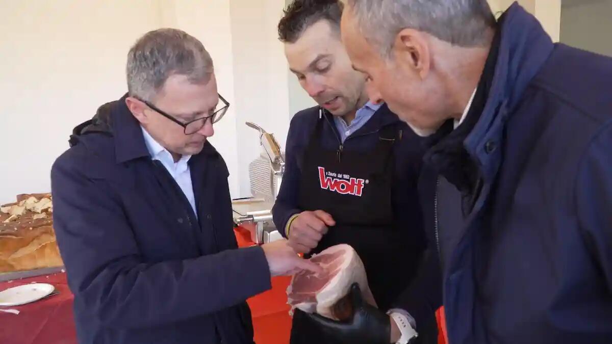 Enemonzo: inaugurato il nuovo punto vendita del caseificio Val Tagliamento, simbolo di sostenibilità per la Carnia -