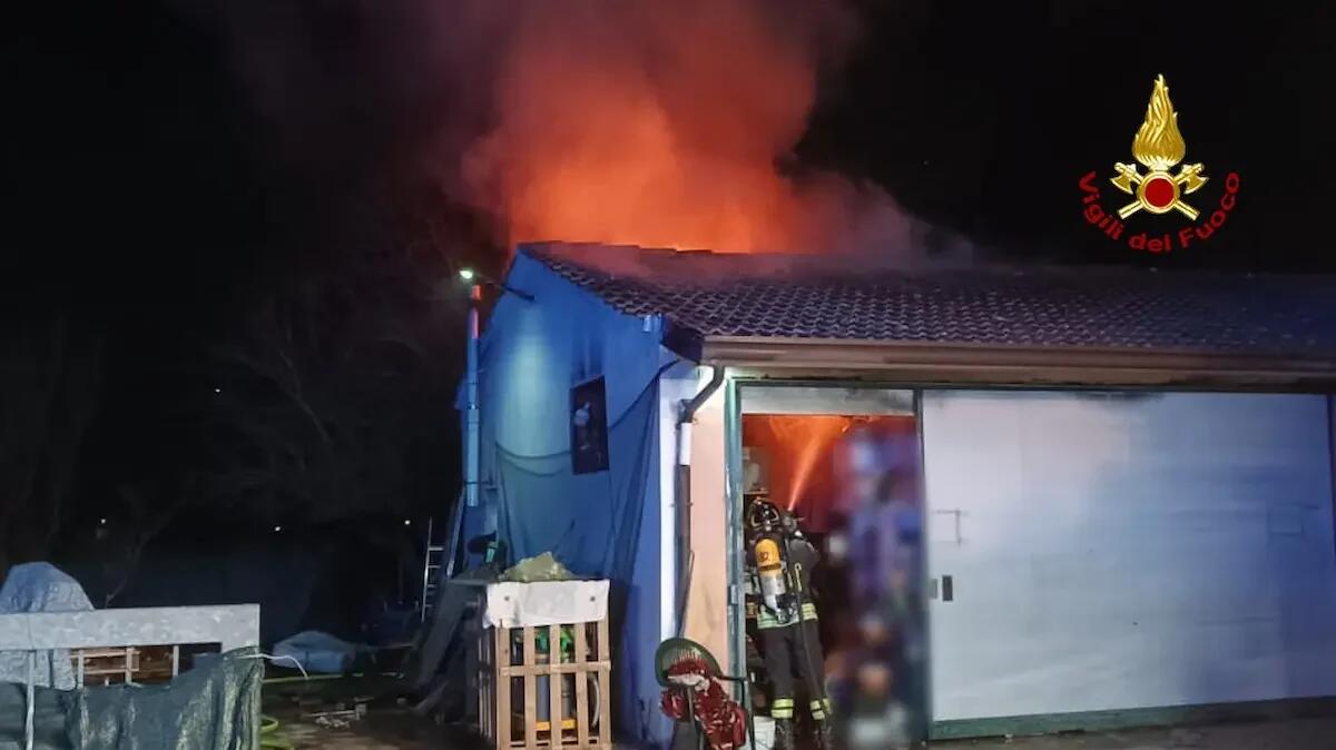 Paura in un’abitazione a Borgoricco, Padova: fiamme distruggono il garage di un’abitazione - 