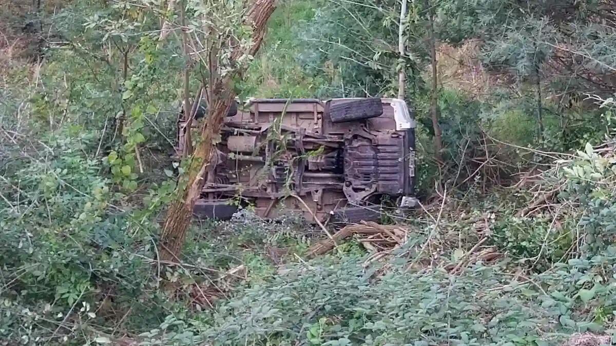 Paura a Taipana: donna di 69 anni estratta dall’auto dopo un volo di 20 metri nella scarpata - 