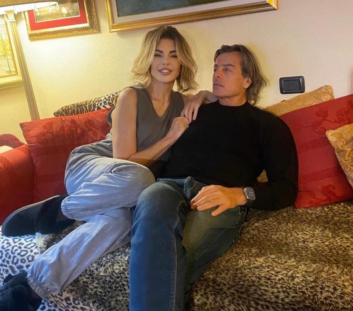 Alba Parietti e gli auguri di Natale: la foto 'rubata' fa scalpore sui social - 