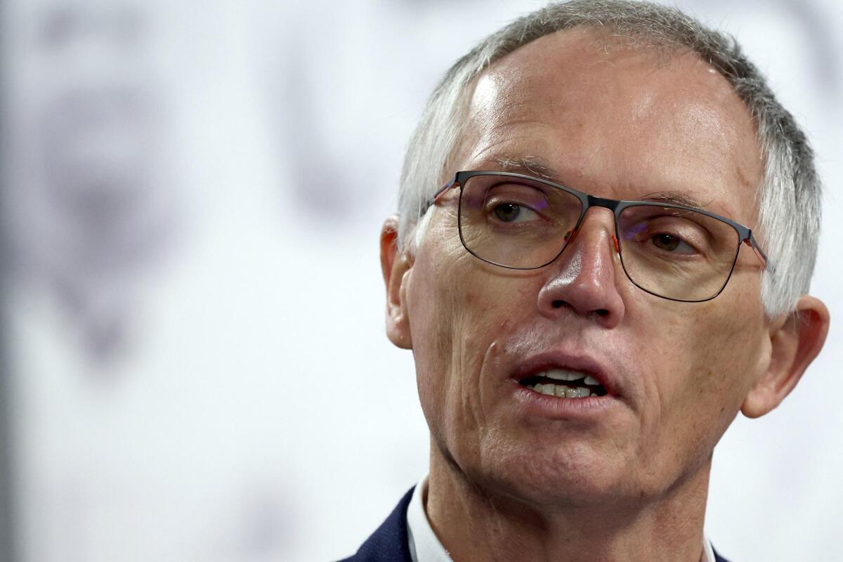 Chi è il manager portoghese Carlos Tavares che si dimette da Stellantis - 