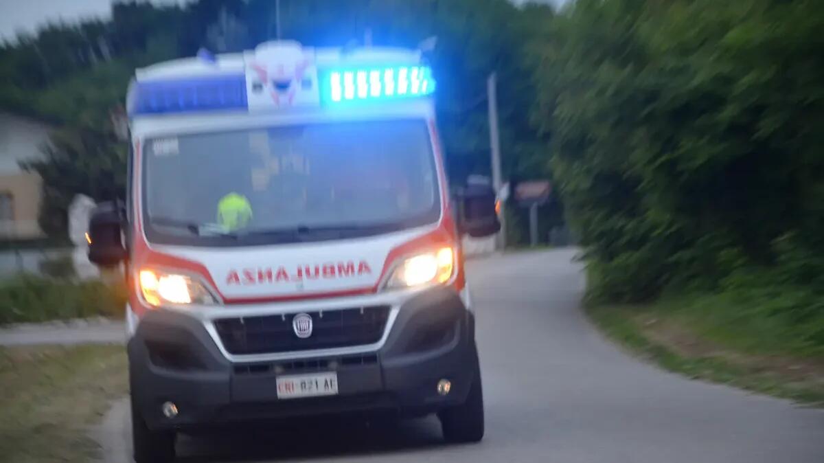 Scontro frontale tra due auto: a bordo un bimbo di 18 mesi, coinvolta anche una 82enne -