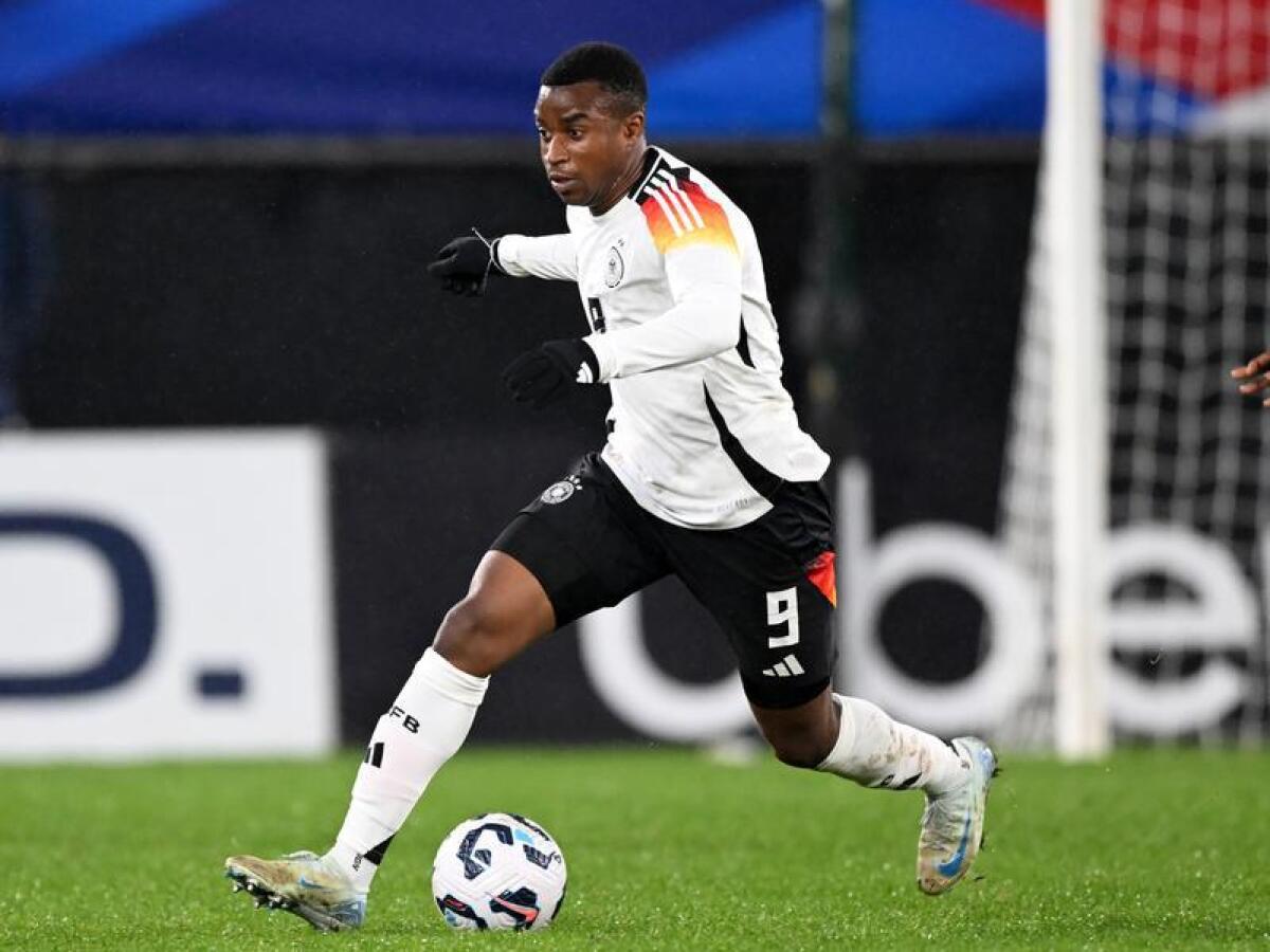 Germania, scandalo Moukoko: il padre del calciatore rivela "Ha 4 anni in più" - 