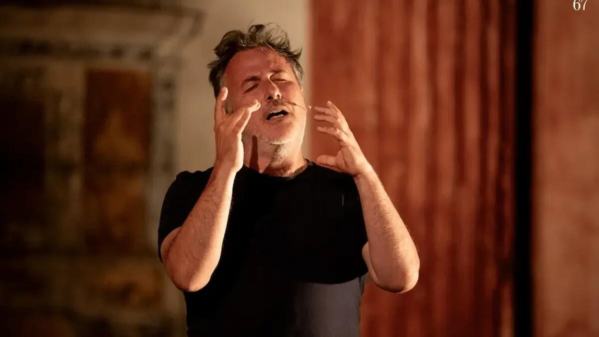 "Autoritratto" di Davide Enia al Nuovo Teatro Comunale di Gradisca d'Isonzo: un viaggio nella memoria e nella lotta alla mafia - 