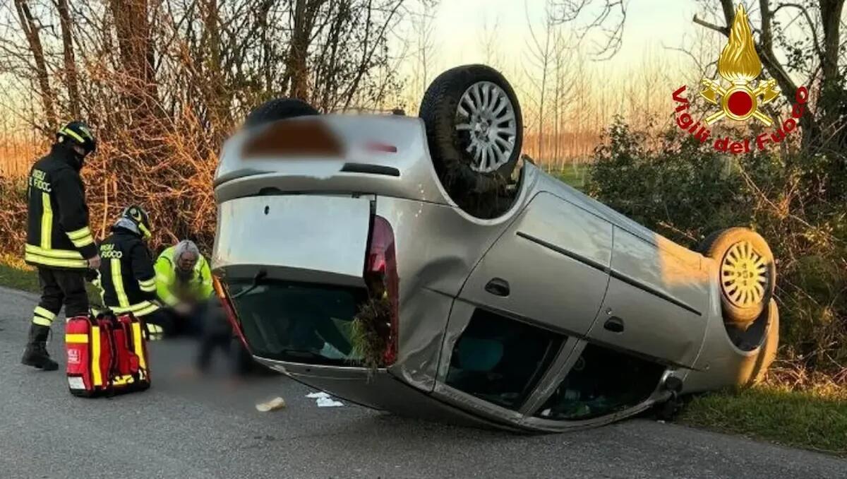 Incidente a Codroipo,  pauroso scontro tra due auto: 2 ragazzi feriti, intrappolati tra le lamiere - 