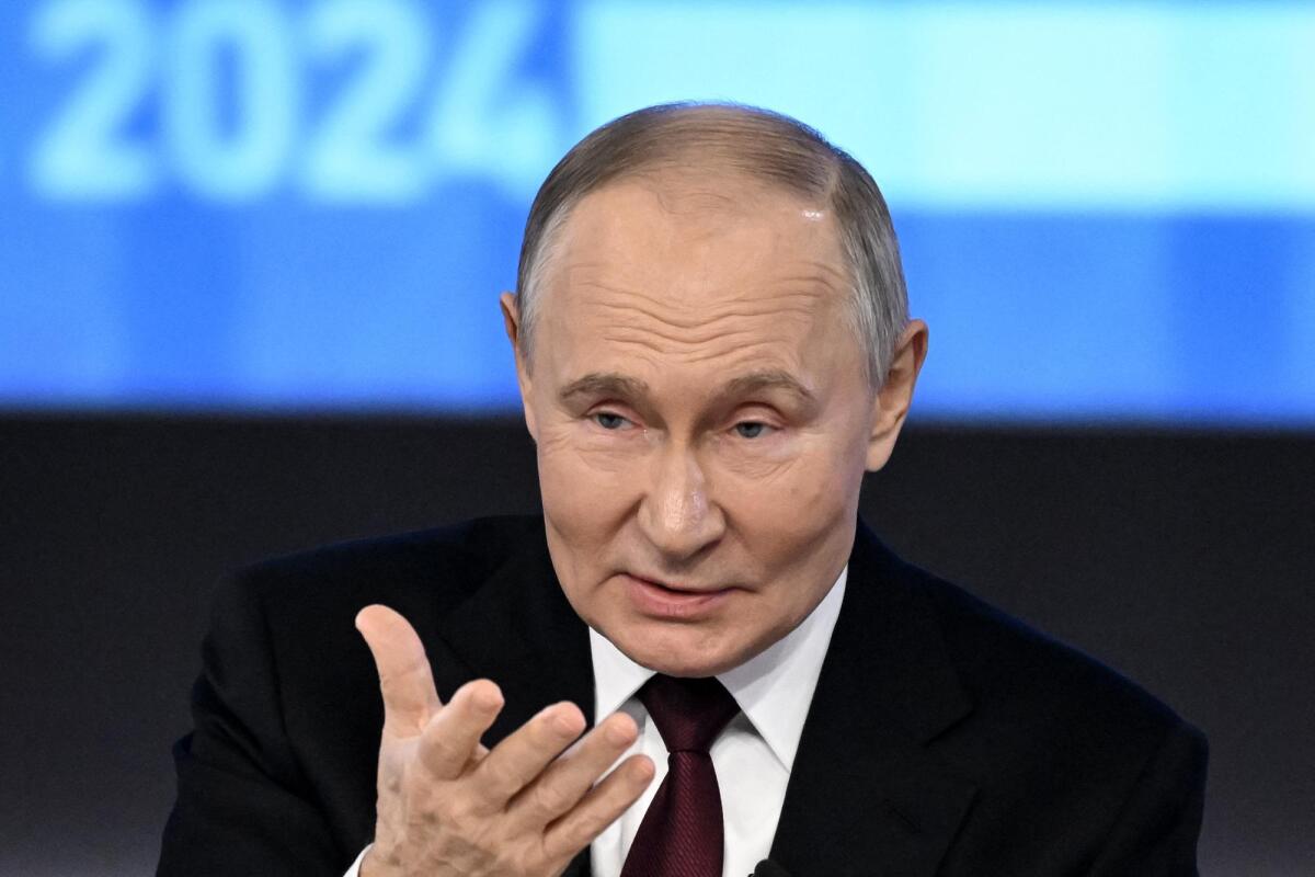 Putin, lo spettacolo di fine anno su Trump, Ucraina, Siria e il ricordo di Berlusconi - 