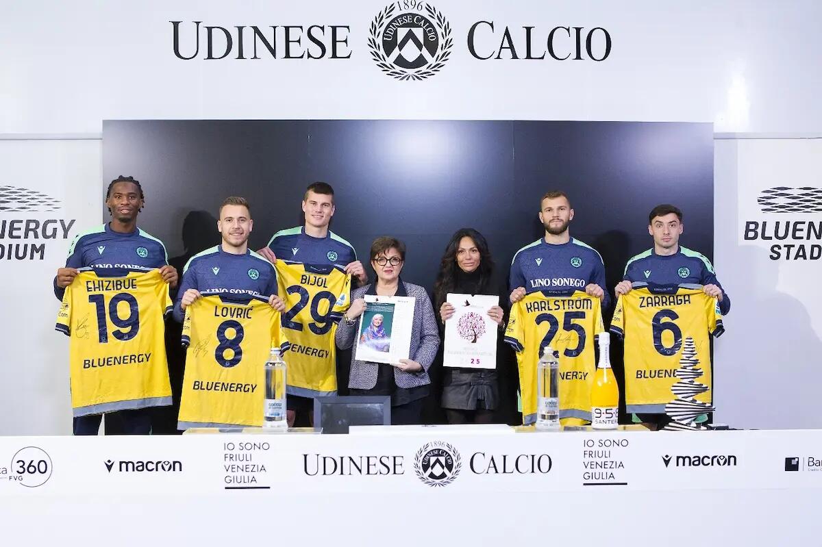 Le maglie dell'Udinese per raccogliere fondi contro la violenza sulle donne - 