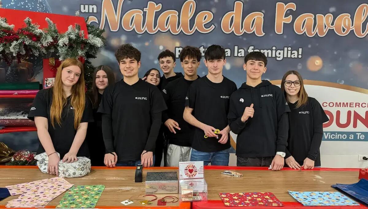 Gli studenti dello IAL FVG al Centro Meduna: benessere delle mani e impacchettamento regali - 