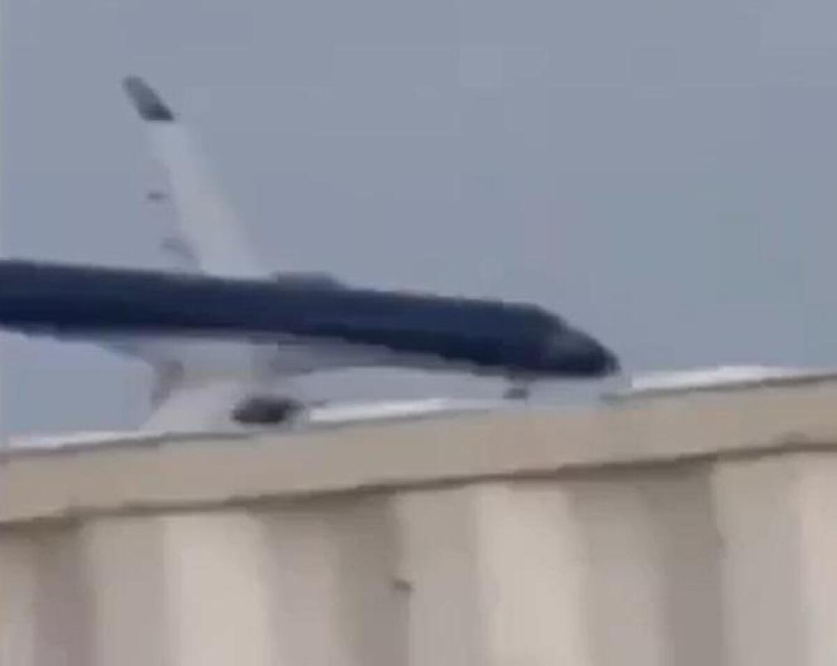 Aereo precipitato in Kazakistan, il video dell'incidente - 