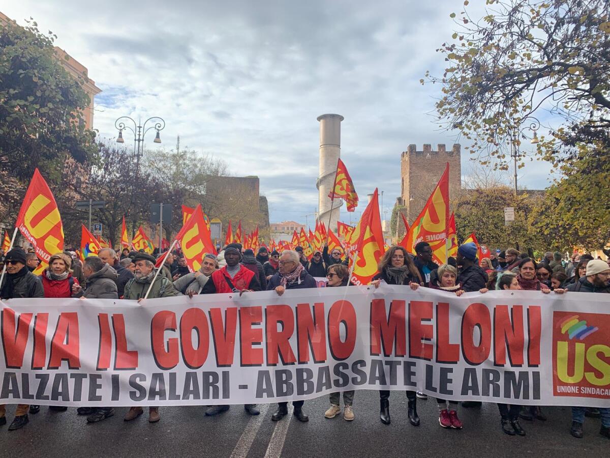 Sciopero generale: corteo Usb a Roma per riprendersi le piazze, schiavi mai - 