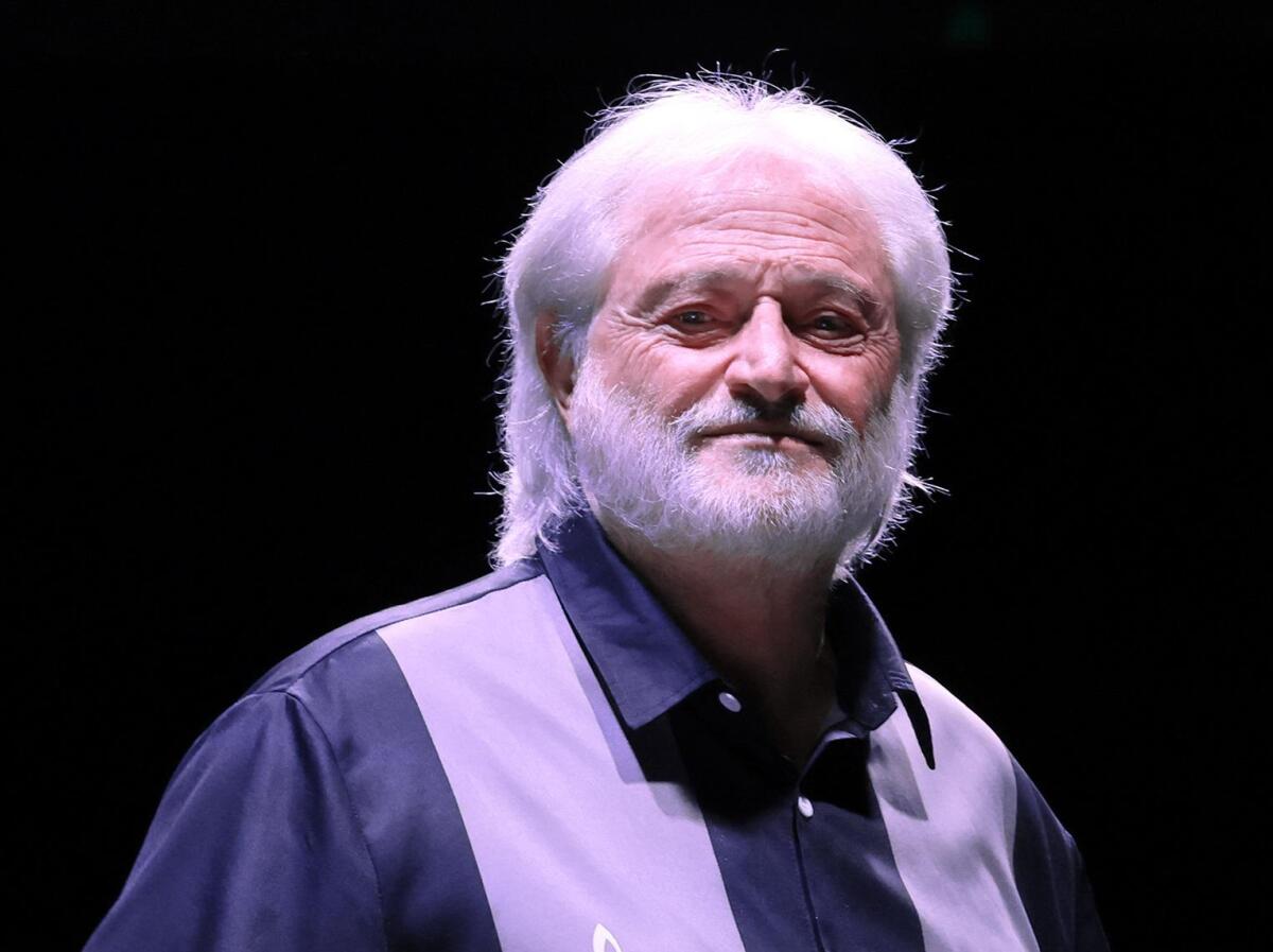 Sanremo 2025: Amedeo Minghi escluso, lancia sondaggio su Facebook - 