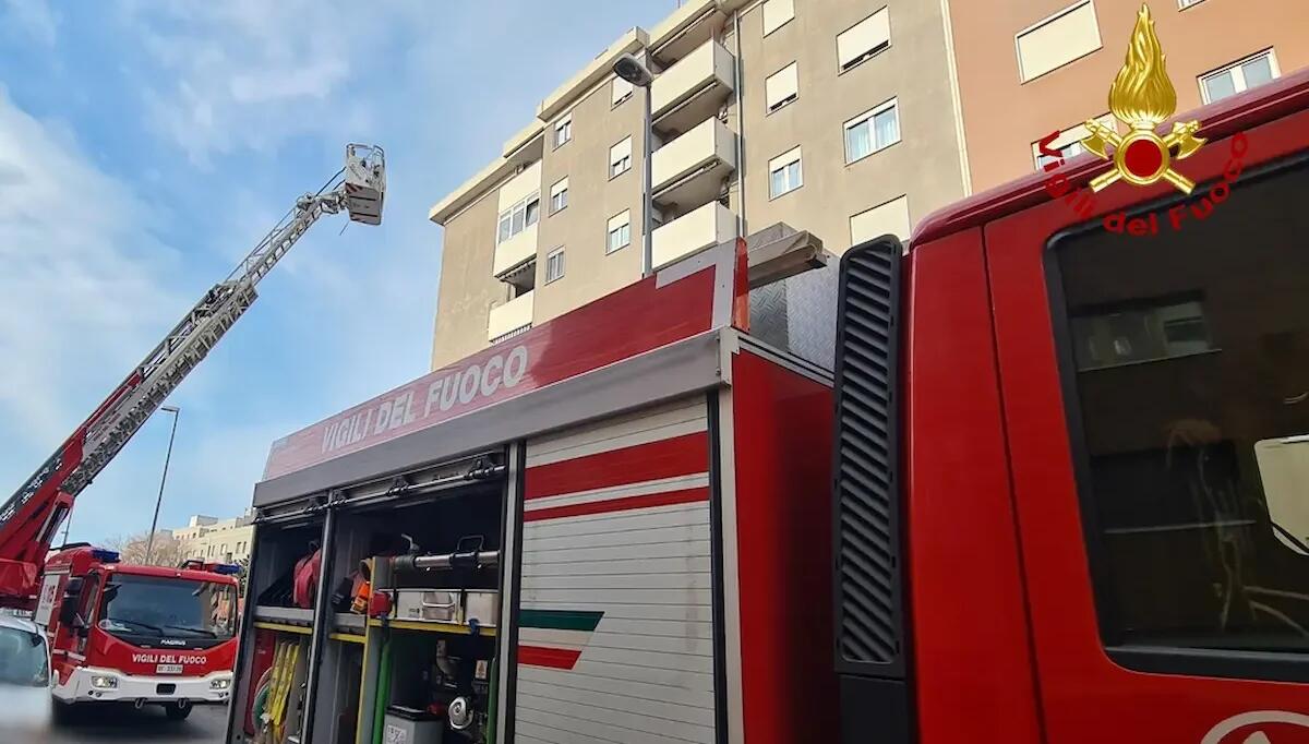 Trieste, scoppio ed incendio sul tetto durante i lavori di manutenzione - 