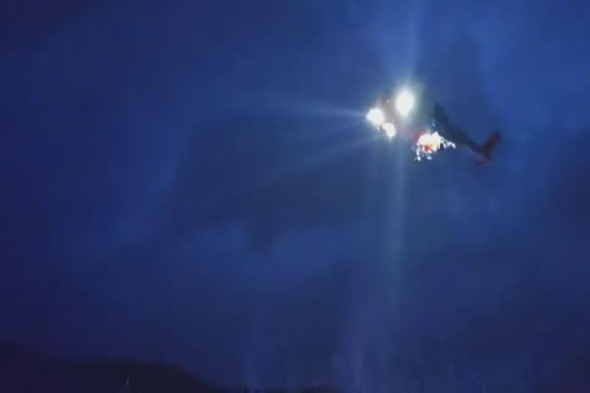 Bus in mare in Norvegia: le immagini dei soccorsi sotto la neve - Video - 