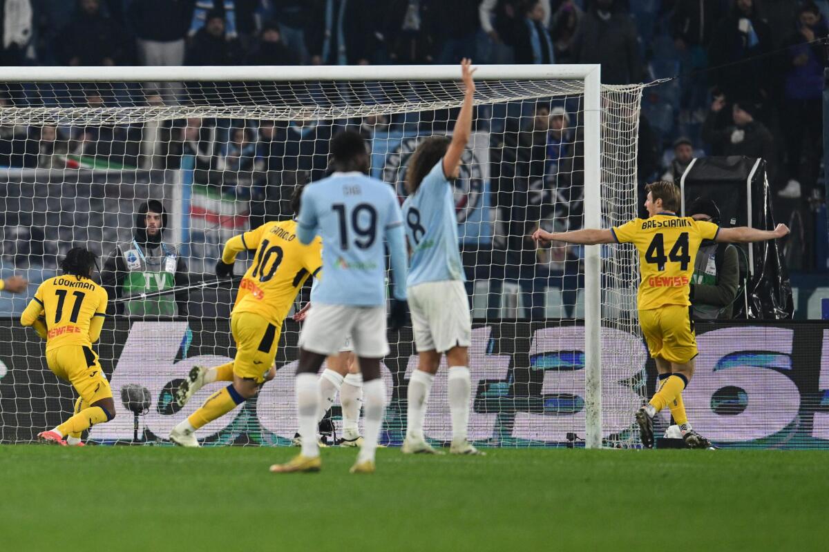 Brescianini pareggia all'88' contro Dele-Bashiru, Lazio e Atalanta chiudono in parità 1-1 - 