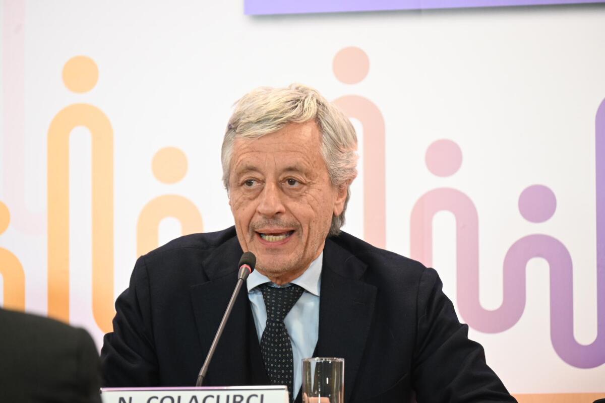 Natalità in declino: Colacurci sostiene che diventare genitori non sia un obiettivo per i giovani - 