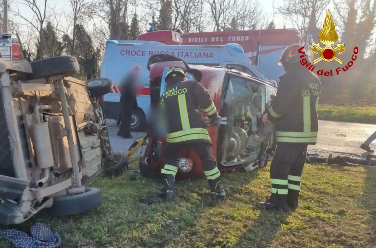 Tragico incidente a Sedegliano, frontale tra due auto: morta una donna - 