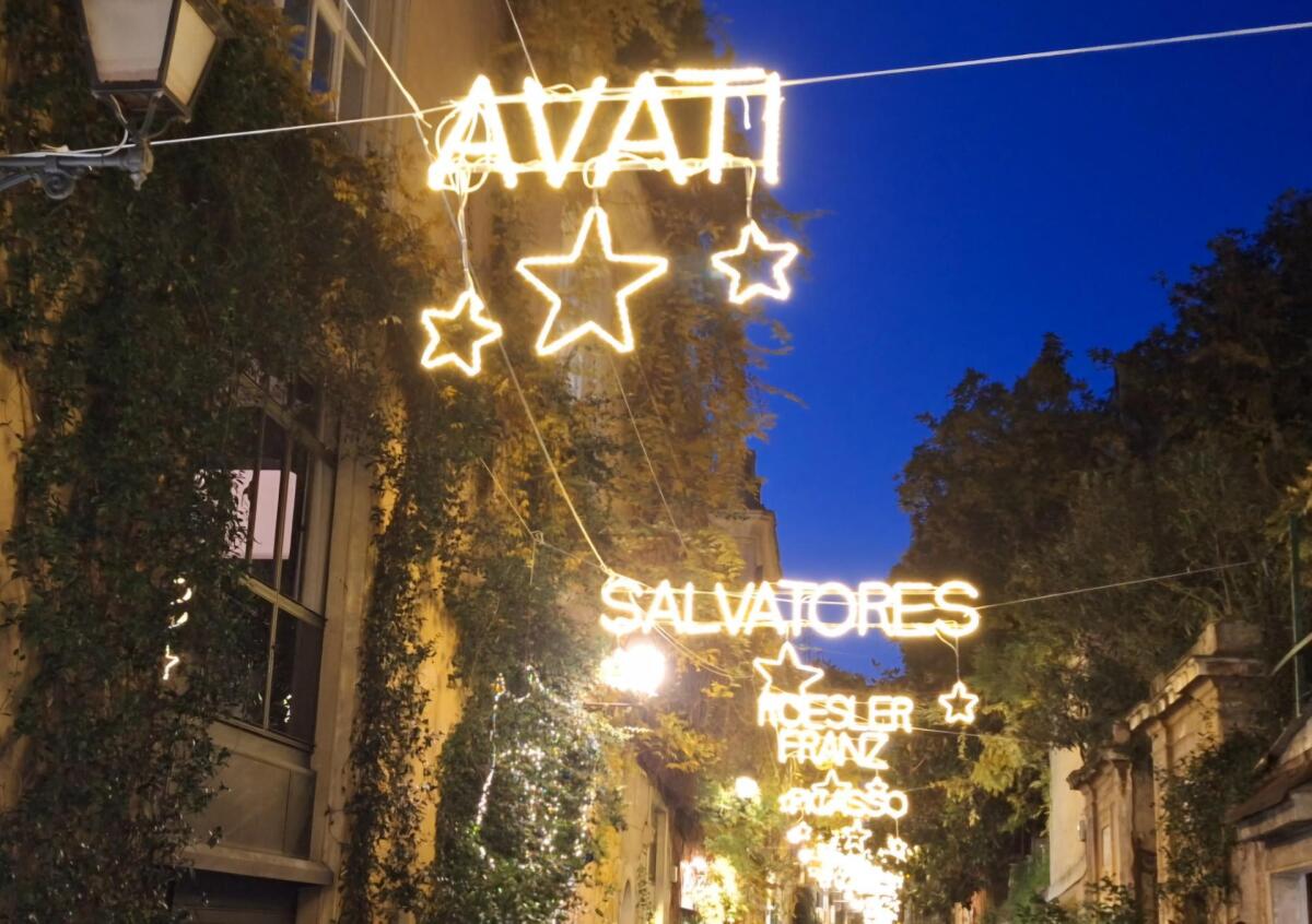 Pupi Avati inaugura le luminarie natalizie di Via Margutta - 